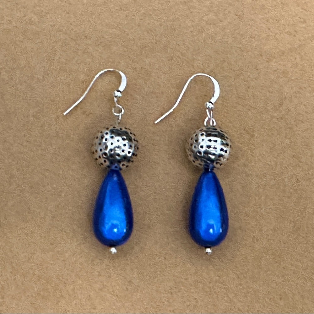 NEW Beautiful Beaded Pierced Earrings Silver Tone Metal & Blue Teardrop Beads